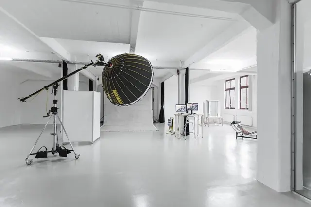 LocationRobot - Film Location Tageslichtstudio LR1987