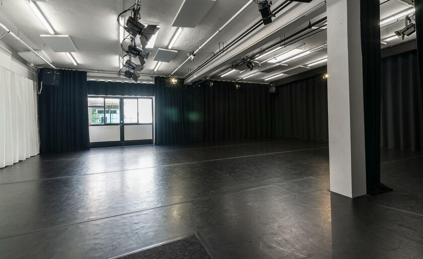 LocationRobot - Film Location Studio LR2854 (photo 2)