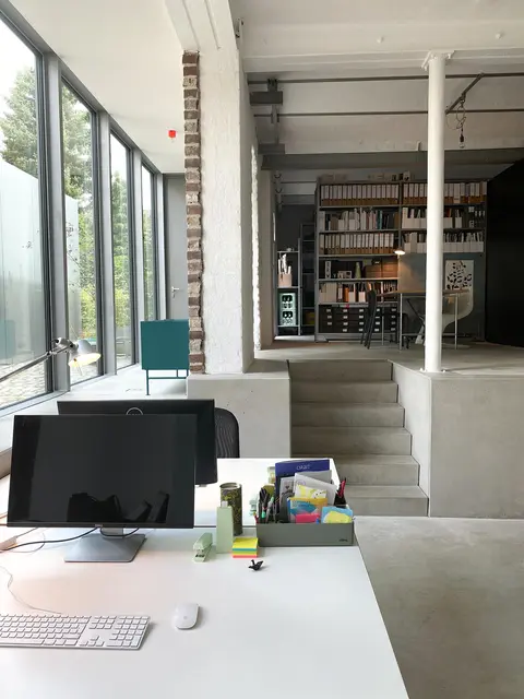 LocationRobot - Film Location Büro LR3644
