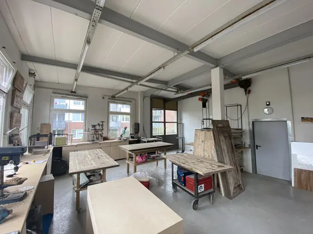 LocationRobot - Film Location Werkstatt LR3772