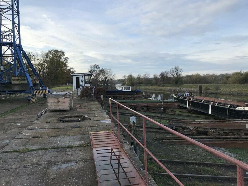 LocationRobot - Film Location Werft LR4190 (photo 2)