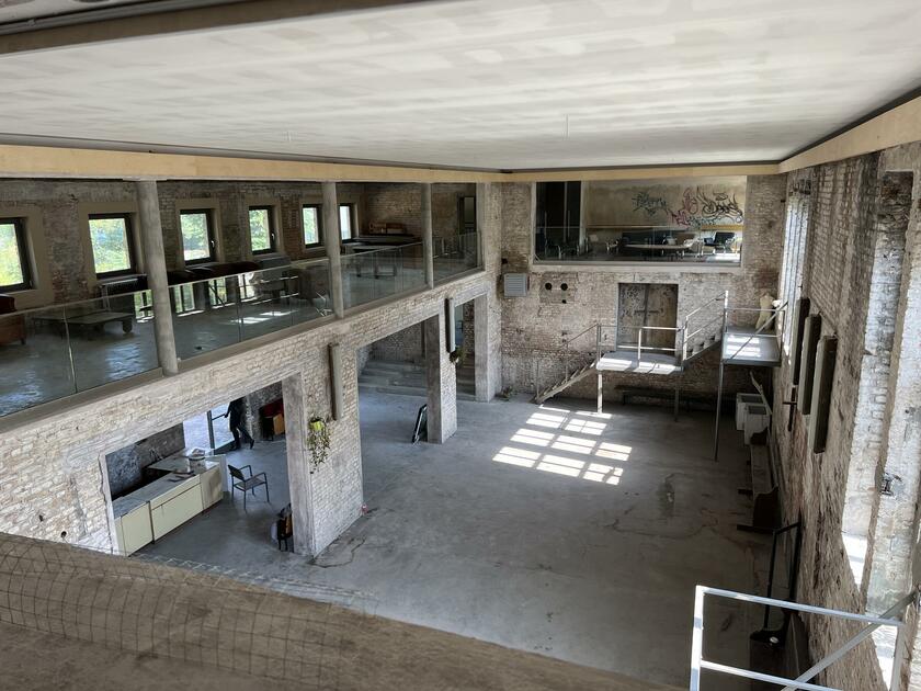 LocationRobot - Film Location Fabrikhalle LR4220 (photo 1)