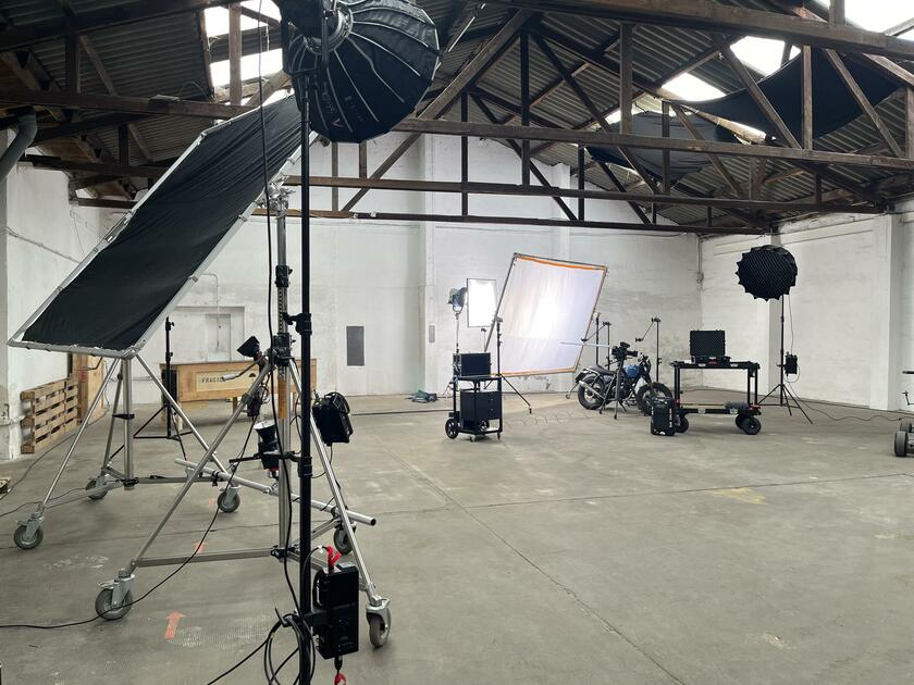 LocationRobot - Film Location Industriehalle LR5393 (photo 7)