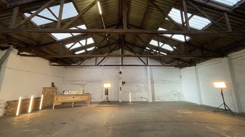 LocationRobot - Film Location Industriehalle LR5393 (photo 2)