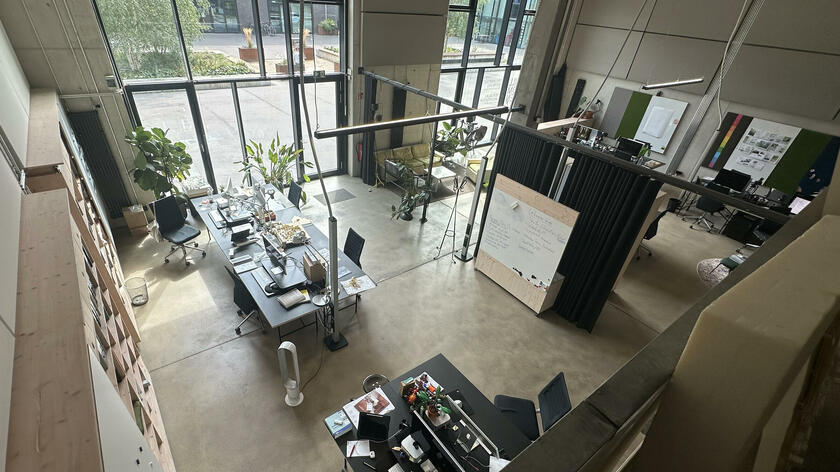 LocationRobot - Film Location Büro LR6116 (photo 8)