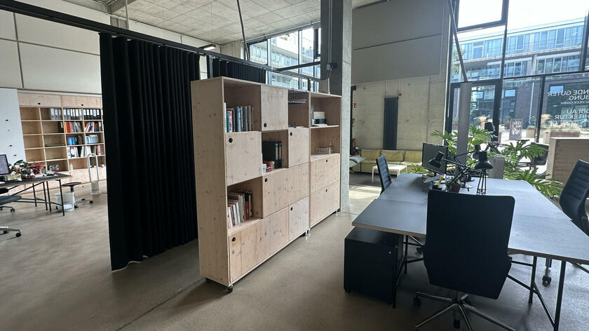 LocationRobot - Film Location Büro LR6116 (photo 7)