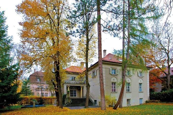 LocationRobot - Film Location Villa LR2007 (photo 1)