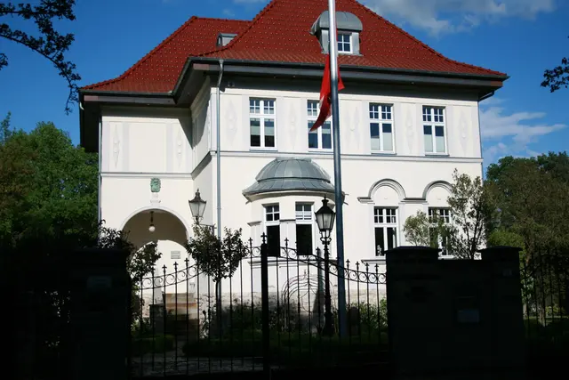 LocationRobot - Film Location Villa LR2182