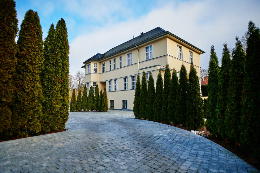 LocationRobot - Film Location Villa LR4238 (photo 1)