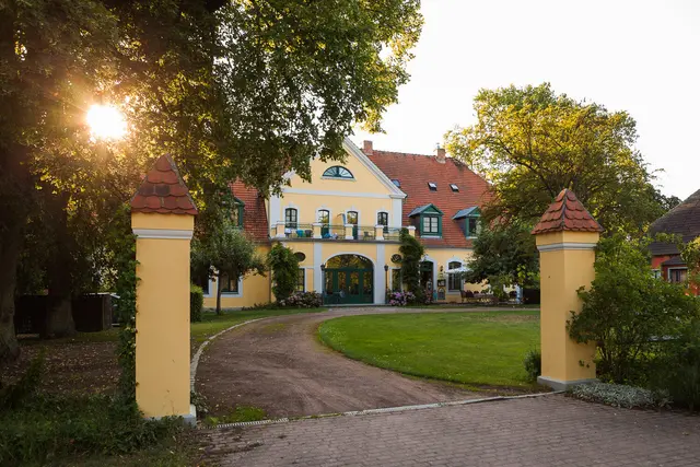 LocationRobot - Film Location Gutshaus LR4500 (photo 1)