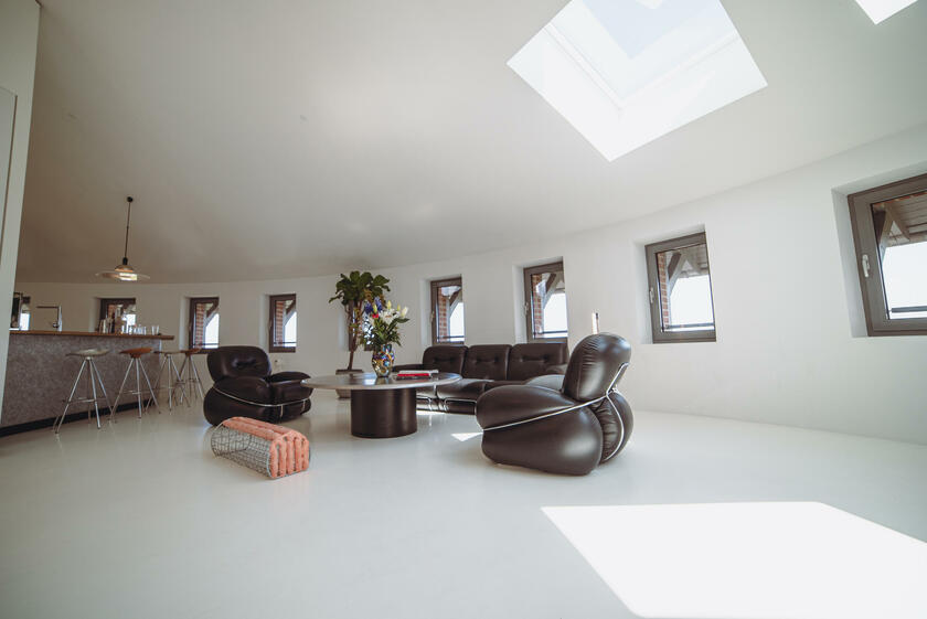 LocationRobot - Film Location Loft LR4515 (photo 1)