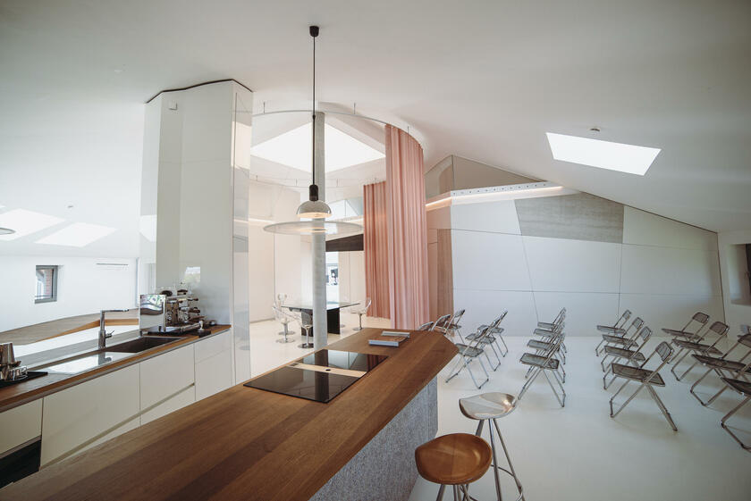 LocationRobot - Film Location Loft LR4515 (photo 4)