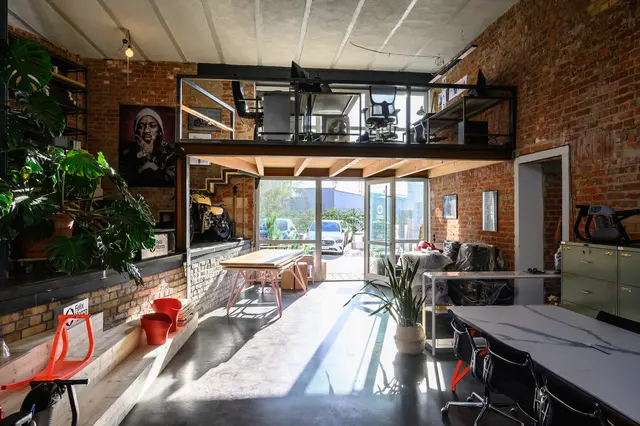 LocationRobot - Film Location Loft LR4644