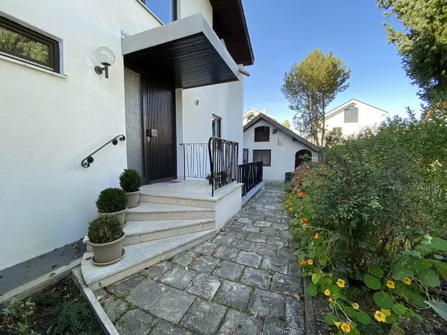 LocationRobot - Film Location Einfamilienhaus LR5416 (photo 1)