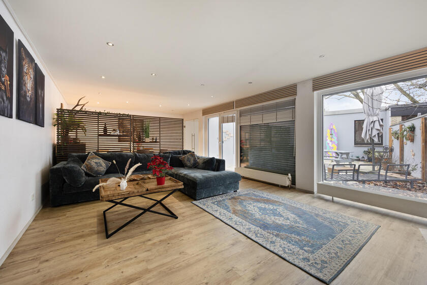 LocationRobot - Film Location Bungalow LR5423 (photo 1)