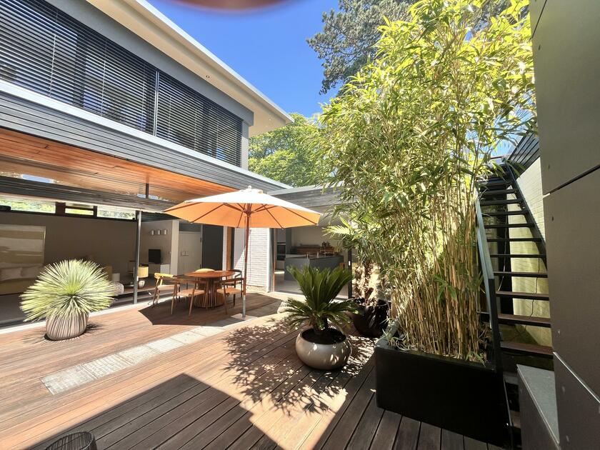 LocationRobot - Film Location Bungalow LR5526 (photo 1)