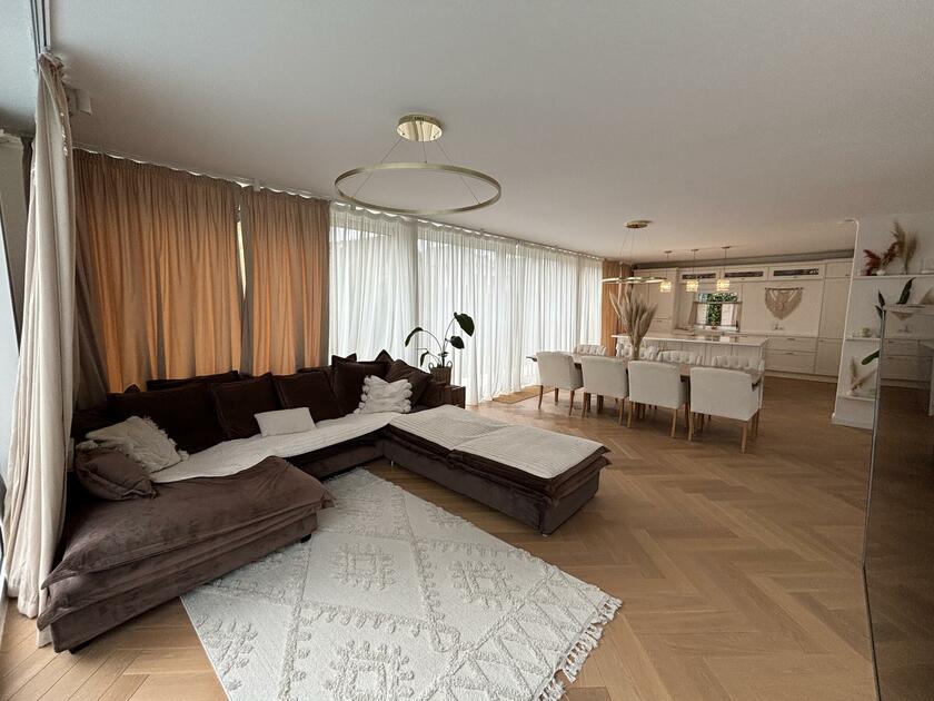 LocationRobot - Film Location Einfamilienhaus LR6027 (photo 1)